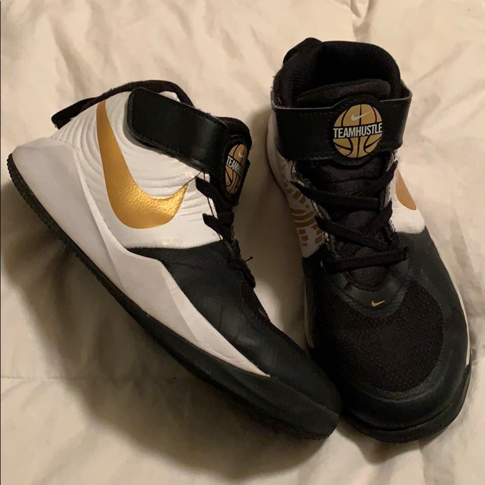 Boys | Nike | Size 3 | Basketball Shoe